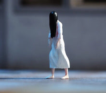 Load image into Gallery viewer, 1:64 Painted Unpainted Figure Model Miniature Resin Diorama Sand Zhen Zi Girl
