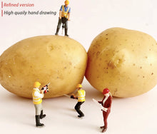 Load image into Gallery viewer, 1:64 Painted Figure Mini Model Miniature Resin Diorama Contruction Worker Sand
