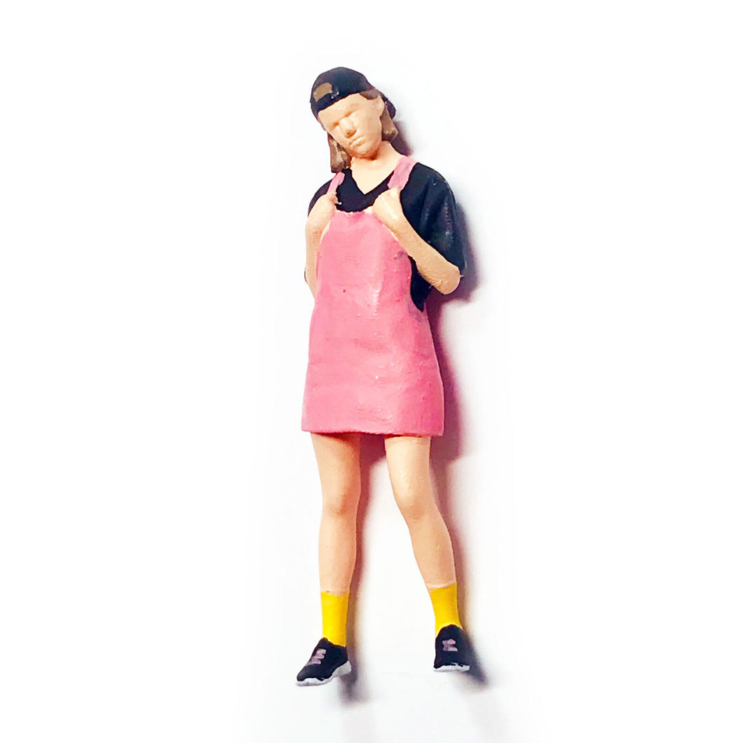 1:64 Painted Figure Mini Model Miniature Resin Diorama Braces Skirt Girl PINK