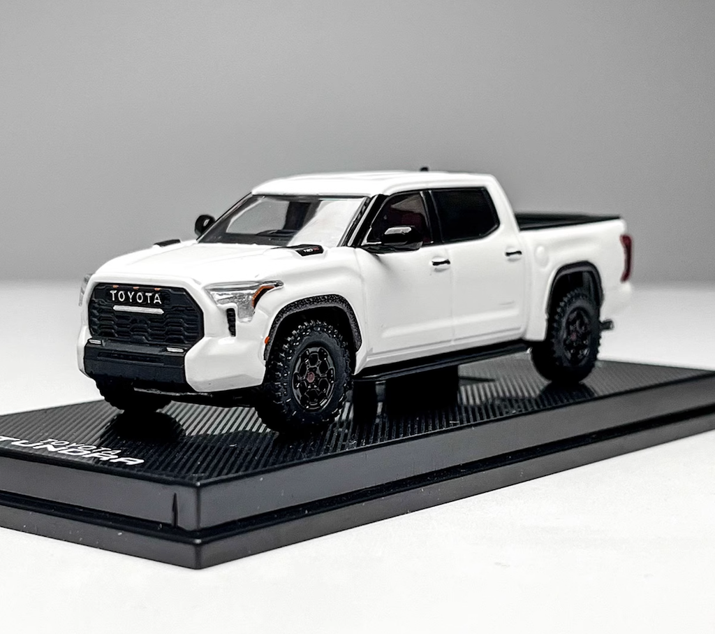 CM 1:64 White Tundra TRD Pro Pickup Truck Sports Model Diecast Metal Car New Collection