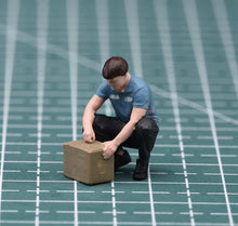 Load image into Gallery viewer, 1:64 Painted Figure Model Miniature Resin Diorama Sand Courier Porter Worker Set
