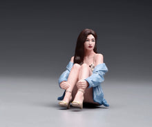 Load image into Gallery viewer, 1:24 Painted Figure Model Miniature Resin Diorama Sitting Sexy Woman Beauty Girl

