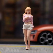 Load image into Gallery viewer, 1:24 Painted Figure Model Miniature Resin Diorama Sand  Pretty Blond Girl
