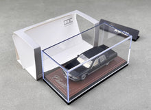 Load image into Gallery viewer, GOC 1:64 Black Fleetwood American Classic Model Diecast Metal Car New Collecction
