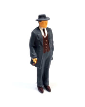 Load image into Gallery viewer, 1:64 Painted Figure Mini Model Miniature Resin Diorama Nostalgic Couple Suits
