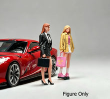 Load image into Gallery viewer, 1:64 Painted Figure Miniature Mini Resin Model Diorama Lady With Bag Lady Set
