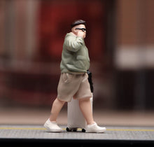 Load image into Gallery viewer, 1:64 Painted Figure Model Miniature Resin Sand Diorama Man Suitcase Passenger
