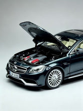 Load image into Gallery viewer, Mortal 1:64 Green CLS 63 4 Matic Sedan Sports Model Diecast Metal Car New Collection
