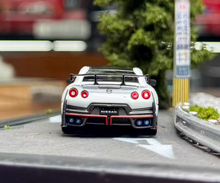 Load image into Gallery viewer, MINIGT 1:64 Pearl White 2024 GTR R35 Nismo Sports Model Diecast Metal Car New Collection
