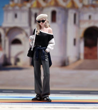 Load image into Gallery viewer, 1:24 Painted Figure Model Miniature Resin Diorama Blond Sunglasses Casual Woman
