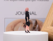 Load image into Gallery viewer, 1:64 Painted Figure Model Miniature Resin Diorama Sand Office Lady Businesswoman
