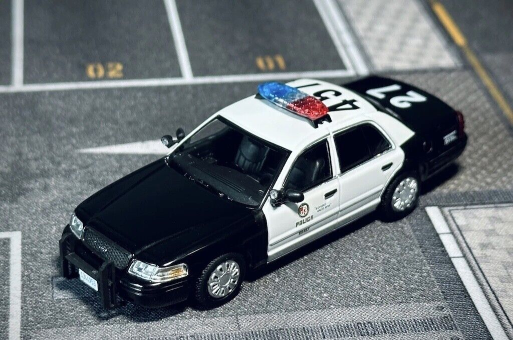 Rollin 1:64 CV CROWN VICTORIA LAPD Police CA Sedan Model Diecast Metal Car New Collection
