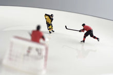 Load image into Gallery viewer, 1:64 Painted Figure Model Miniature Resin Diorama Ice Hockey Players Door Set 4p
