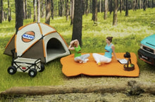 Load image into Gallery viewer, 1:64 Painted Figure Model Miniature Resin Diorama Outdoor Picnic Camping Reading Collection
