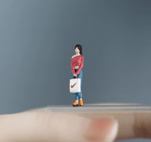 Load image into Gallery viewer, 1:64 Painted Figure Model Miniature Resin Diorama Sand Couple Shopping Lady Man
