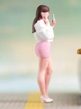 Load image into Gallery viewer, 1:64 Painted Figure Model Miniature Resin Diorama Sand Selfie Pretty Girl Lady
