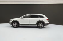Load image into Gallery viewer, Masdi 1:64 White 2008 Q7 FSI Full Size SUV Sport Model Diecast Metal Car BN
