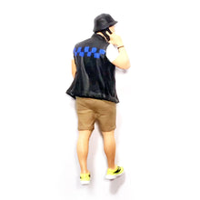 Load image into Gallery viewer, 1:64 Painted Figure Mini Model Miniature Resin Diorama Caual Man Speaking Phone

