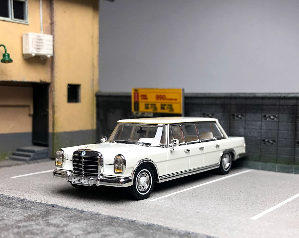 DCM 1:64 White 1966 S600 Pullman Luxury Limousine Model Diecast Metal Car New