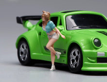 Load image into Gallery viewer, 1:24 Painted Figure Model Miniature Resin Diorama  Sand Hot Pants Pretty Girl
