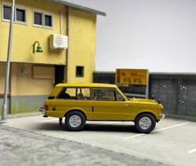 Load image into Gallery viewer, MINIGT 1:64 1971 Bahama Range Rover SUV Off Road Model Diecast Metal Car
