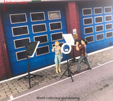 Load image into Gallery viewer, 1:64 Painted Figure Mini Model Miniature Resin Diorama News Anchor Camera Man
