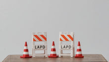 Load image into Gallery viewer, 1:64 Painted Figure Model Miniature Resin Diorama Sand Policeman Police Traffic
