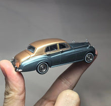 Load image into Gallery viewer, GFCC 1:64 Limited 1955 Silver Cloud I Classic Model Diecast Metal Car New Collection
