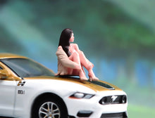 Load image into Gallery viewer, 1:24 Painted Figure Model Miniature Resin Diorama  Sand Sitting Casual Beauty
