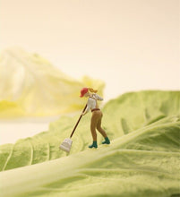 Load image into Gallery viewer, 1:64 Painted Figure Model Miniature Resin Diorama Sand Gardener Worker Pruning
