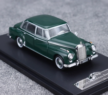 Load image into Gallery viewer, GFCC 1:64 UK Green 1959 300D Classic Vintage Sport Model Diecast Metal Car New Collection
