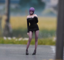 Load image into Gallery viewer, 1:64 Painted Figure Model Miniature Resin Sand Diorama Purple Hair Dress Lady
