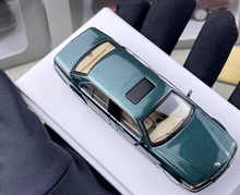 Load image into Gallery viewer, DCM 1:64 Green 1998-01 E38 L7 728il Luxury Sedan Model Diecast Metal Car New Collection
