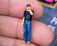 Load image into Gallery viewer, 1:64 Painted Figure Mini Model Miniature Resin Diorama Sand Toy Father Daughter

