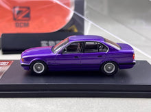 Load image into Gallery viewer, DCM 1:64 Purple E34 5-Series Sedan Classic Sports Model Diecast Metal Car New Collection

