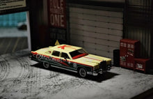 Load image into Gallery viewer, Sunstar 1:64 Christmas 1979 Lincoln Continental Town Model Diecast Metal Car
