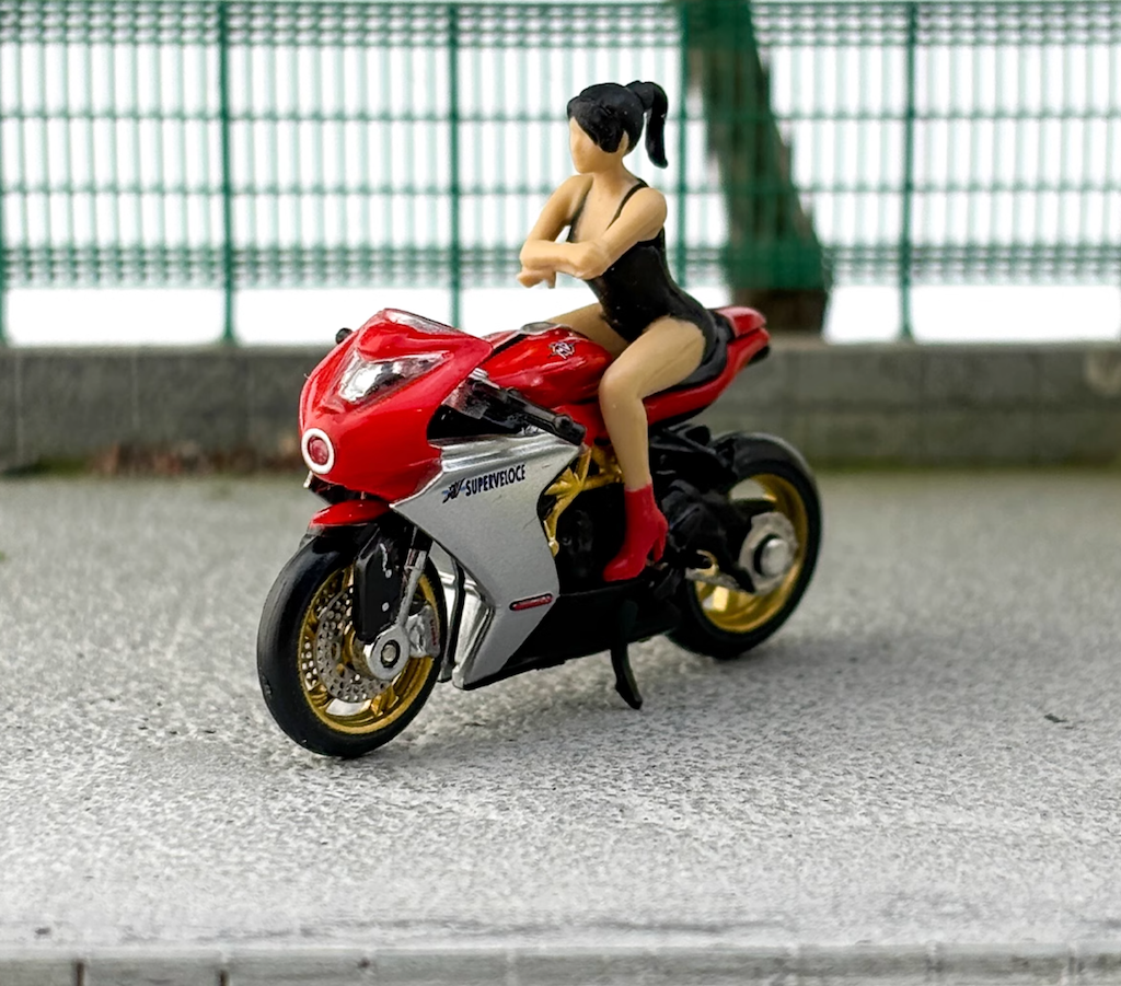 CM 1:64 Agusta Superveloce SV800 Figure Model Diecast Metal Motorcycle Bike