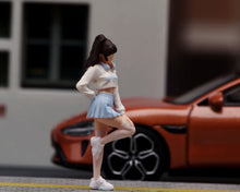 Load image into Gallery viewer, 1:24 Painted Figure Model Miniature Resin Diorama Sand  Headset Pretty Girl
