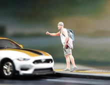 Load image into Gallery viewer, 1:64 Painted Figure Model Miniature Resin Diorama Sand Grab Taxi Man Standing Collection
