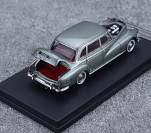 Load image into Gallery viewer, GFCC 1:64 Green 1959 300D Classic Vintage Sport Model Diecast Metal Car New Collection
