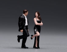 Load image into Gallery viewer, 1:64 Painted Figure Model Miniature Resin Sand Agent Couple In Black Lovers Set
