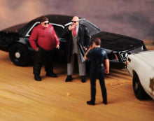 Load image into Gallery viewer, 1:64 Painted Figure Model Miniature Resin Diorama Sand Fierce Bandits Set Man
