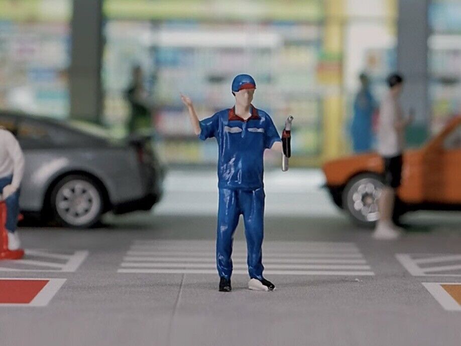 1:64 Painted Figure Mini Model Miniature Resin Diorama Sand Refueling Worker Toy