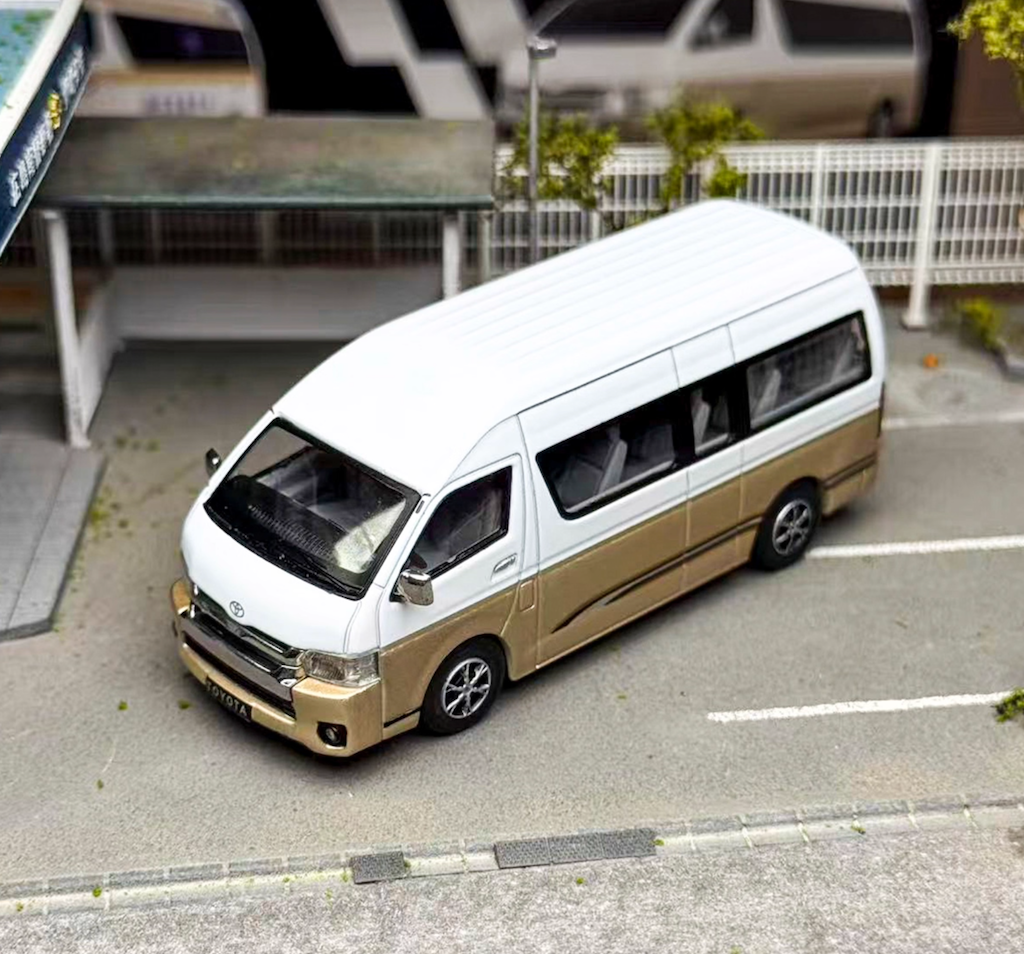 Masdi 1:64 White Gold Hiace H200 Mini Van Sports Model Diecast Metal Car New Collection