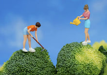 Load image into Gallery viewer, 1:64 Painted Figure Model Miniature Resin Diorama Sand Gardener Nurseryman Woman Collection
