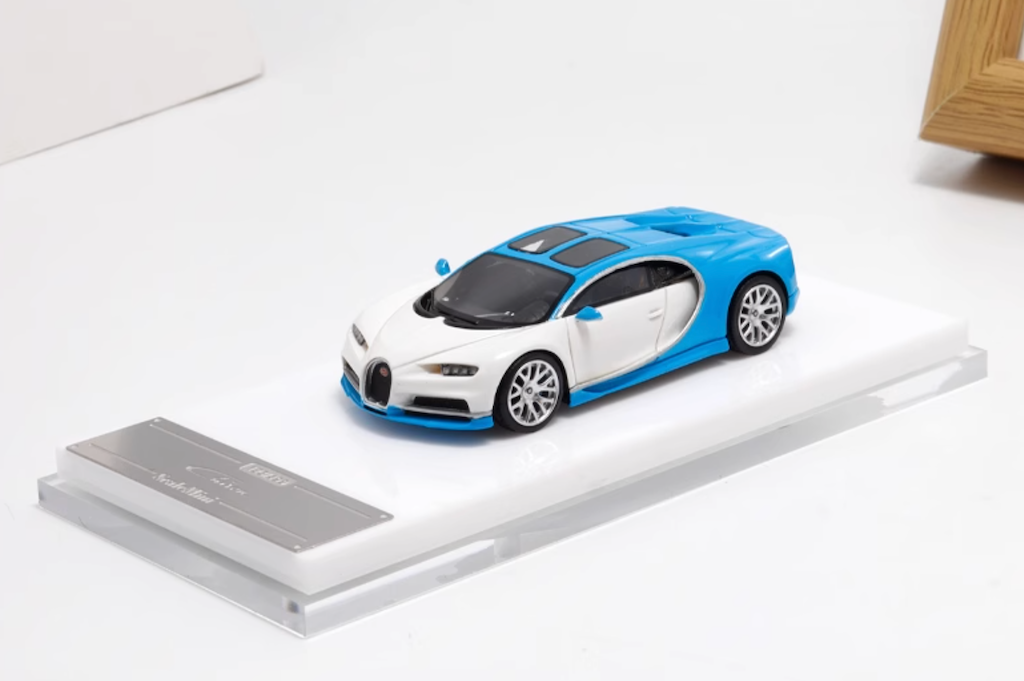 Scalemini 1:64 Blue white Chiron Racing Sports Model Diecast Resin Car New Collection