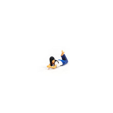 Load image into Gallery viewer, 1:64 Painted Figure Mini Model Miniature Resin Diorama Picnic Mat Camping Couple
