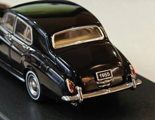 Load image into Gallery viewer, GFCC 1:64 Black 1955 Silver Cloud I Classic Vintage Model Diecast Metal Car
