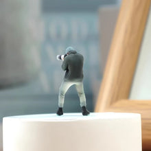 Load image into Gallery viewer, 1:24 Painted Figure Model Miniature Resin Diorama Sand Photographer Man Stand
