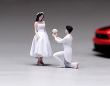 Load image into Gallery viewer, 1:64 Painted Figure Model Miniature Resin Diorama Sand Proposal Couple Wedding
